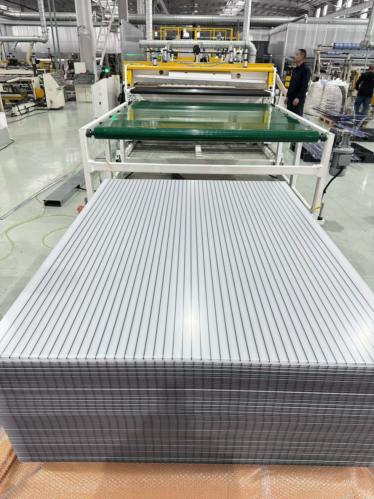 Máy đùn tấm rỗng Jwell PC / Hình chữ U / Máy đùn tấm khóa chữ U Máy ép đùn tấm nhựa rỗng