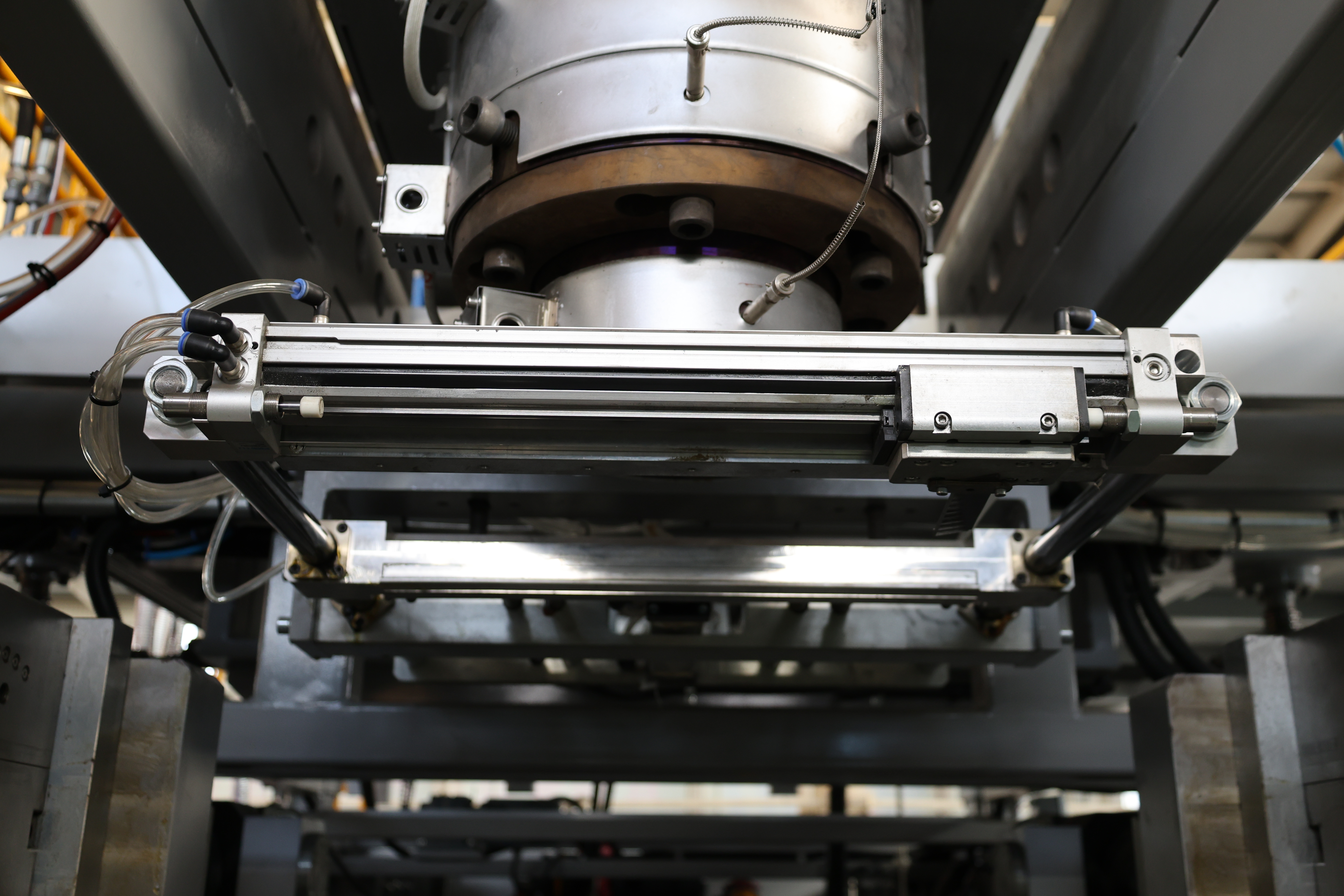 Máy thổi khuôn trạm đôi 30L cho bao bì hóa chất 