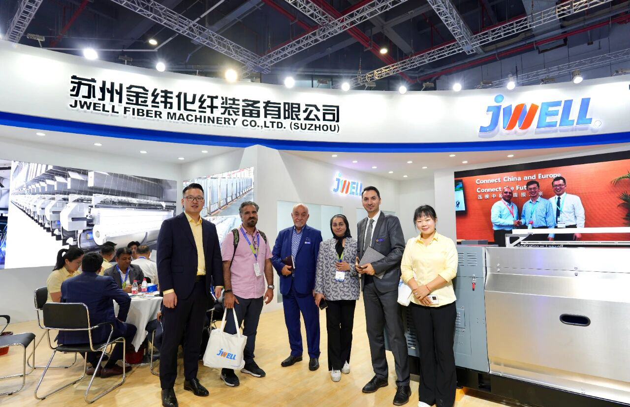 Triển l&atilde;m10-1